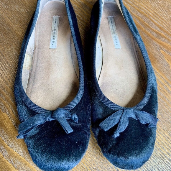 Diane Von Furstenberg calf hair Black Flats with Bow - Picture 7 of 8
